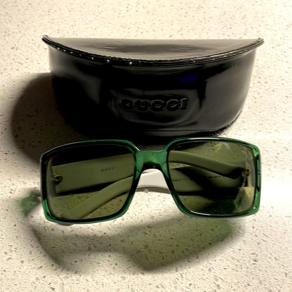 GUCCI Women’s Sunglasses with Case - Picture 1 of 6